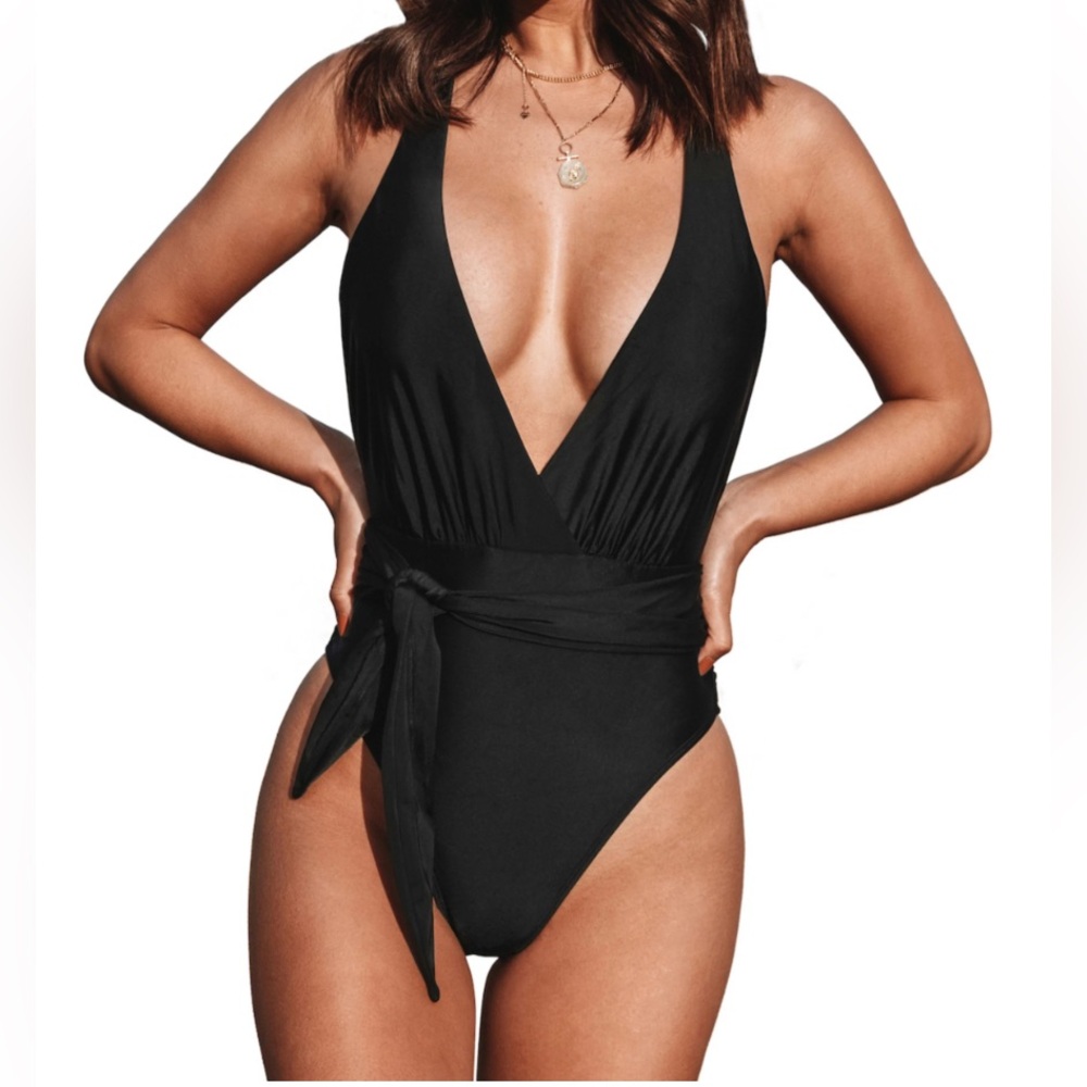 Cupshe NWT Medium Black Deep V Plunge One Piece Swim Bathing Suit Resort Beach